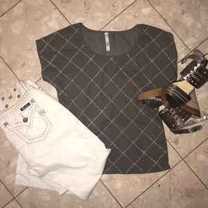 Crisscross beaded 💠short sleeve tee